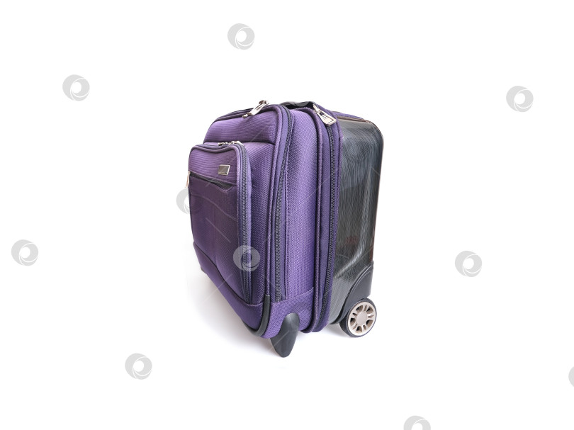 Скачать Дорожный чемодан, выделенный на белом фоне фотосток Ozero