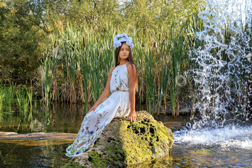 Скачать у водопада фотосток Ozero