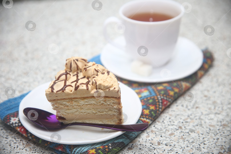 Скачать Кусок торта с карамелью и шоколадом фотосток Ozero