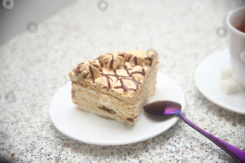 Скачать Кусок торта с карамелью и шоколадом фотосток Ozero