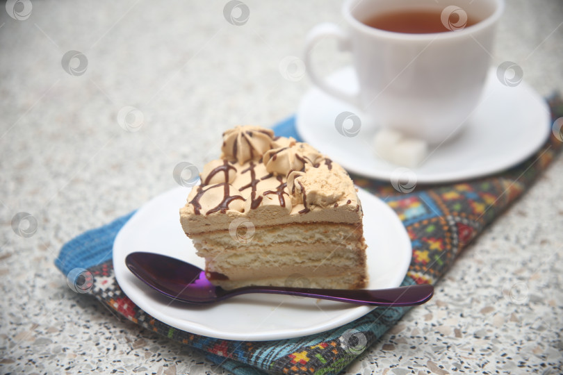Скачать Кусок торта с карамелью и шоколадом фотосток Ozero