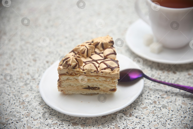 Скачать Кусок торта с карамелью и шоколадом фотосток Ozero
