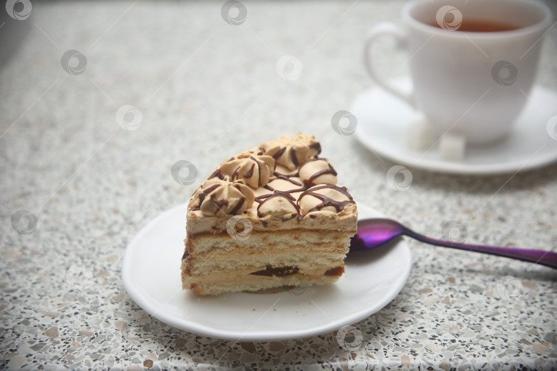 Скачать Кусок торта с карамельной прослойкой фотосток Ozero