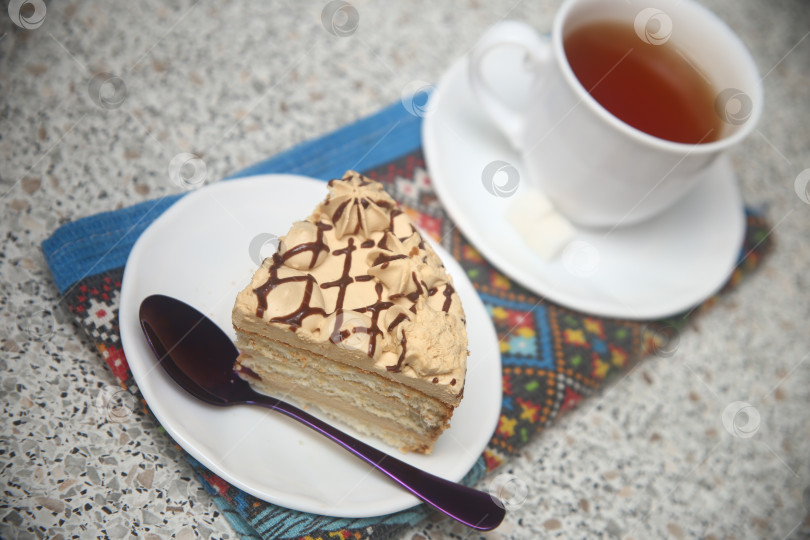 Скачать Кусок торта с карамелью и шоколадом фотосток Ozero