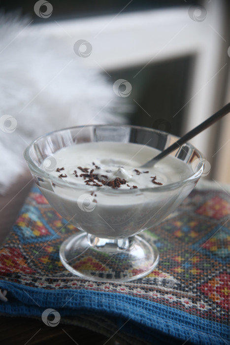 Скачать Творожный крем с шоколадом фотосток Ozero