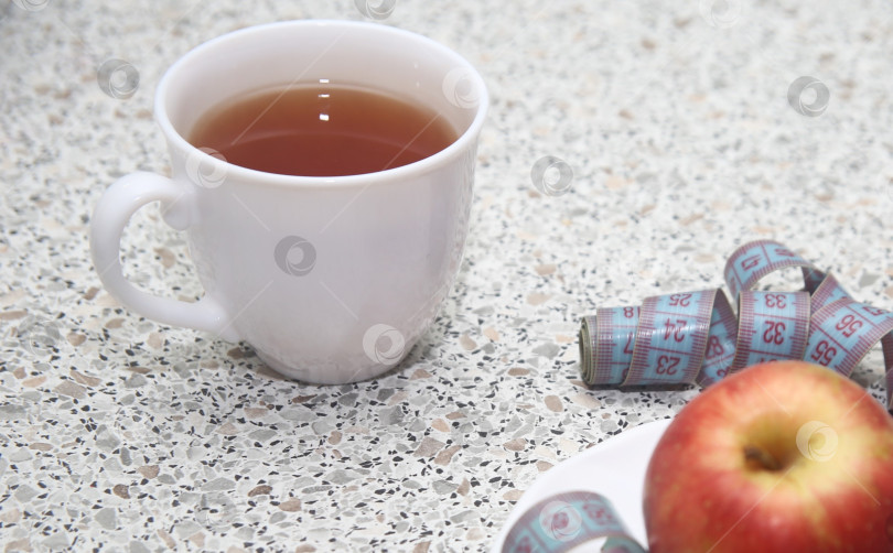 Скачать Чашка черного кофе и сантиметровая лента фотосток Ozero