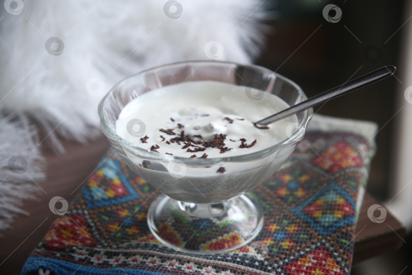 Скачать Взбитый творог с шоколадной стружкой фотосток Ozero