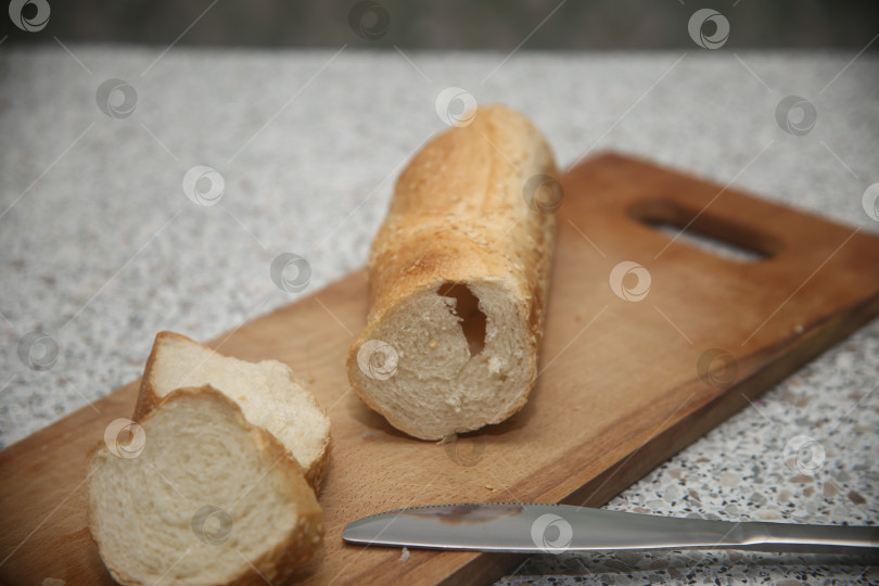 Скачать Белый нарезанный вкусный хлеб фотосток Ozero