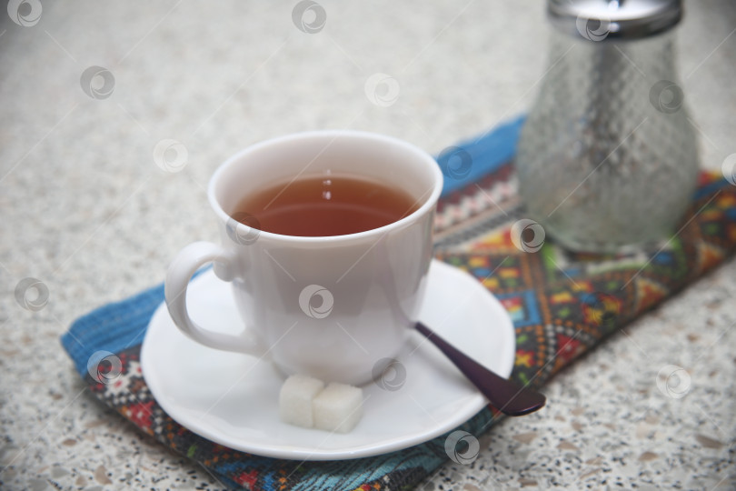 Скачать Чашка черного кофе с кусками сахара фотосток Ozero