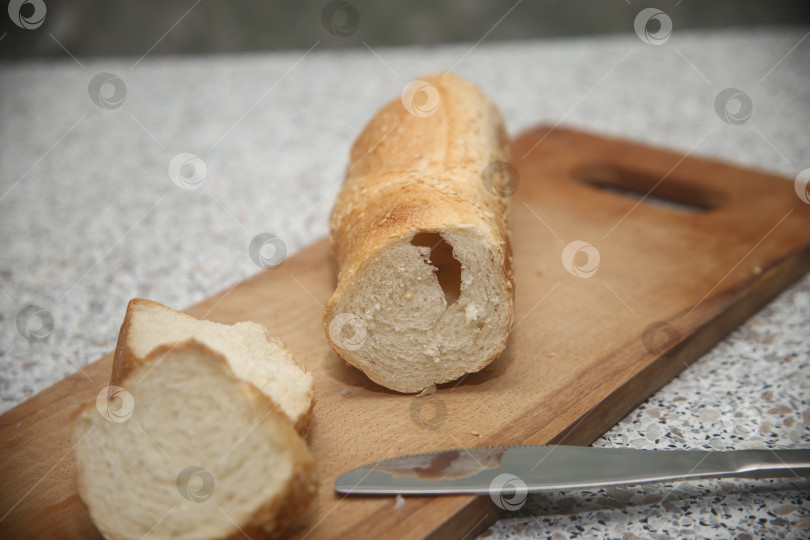 Скачать Белый нарезанный вкусный хлеб фотосток Ozero