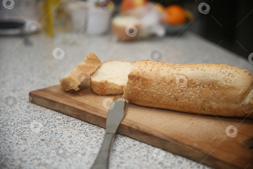 Скачать Белый нарезанный вкусный хлеб фотосток Ozero