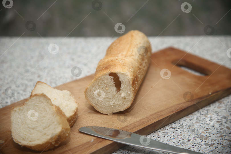 Скачать Белый нарезанный вкусный хлеб фотосток Ozero