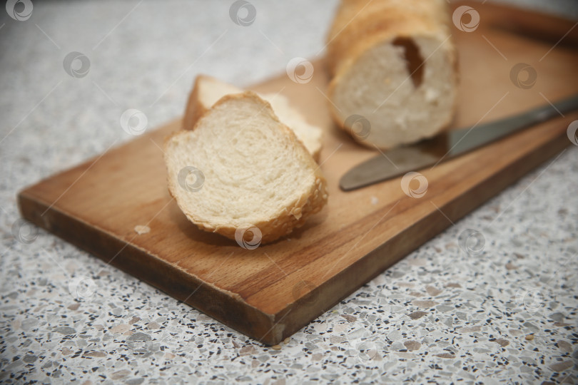 Скачать Белый нарезанный вкусный хлеб фотосток Ozero