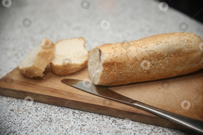 Скачать Белый нарезанный вкусный хлеб фотосток Ozero