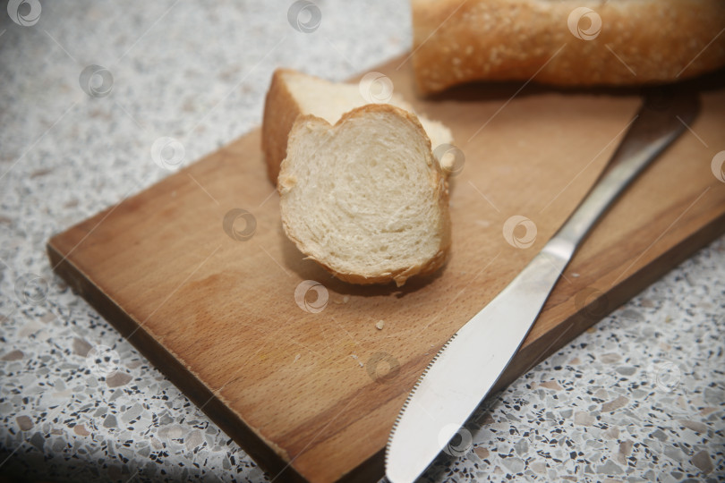 Скачать Белый нарезанный вкусный хлеб фотосток Ozero