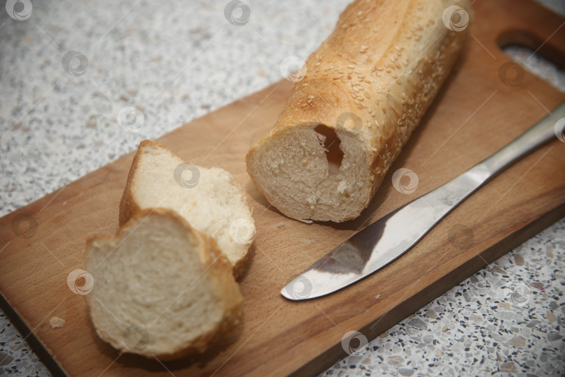 Скачать Белый нарезанный вкусный хлеб фотосток Ozero