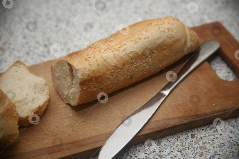 Скачать Белый нарезанный вкусный хлеб фотосток Ozero