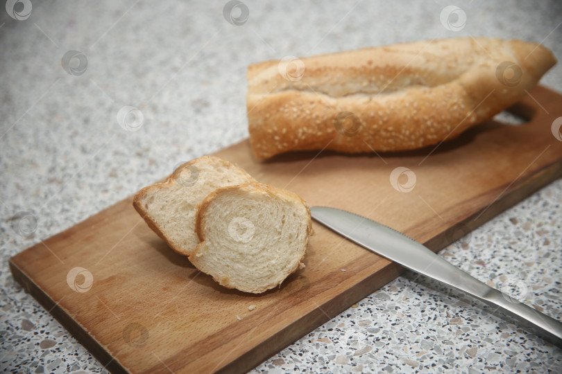 Скачать Белый нарезанный вкусный хлеб фотосток Ozero