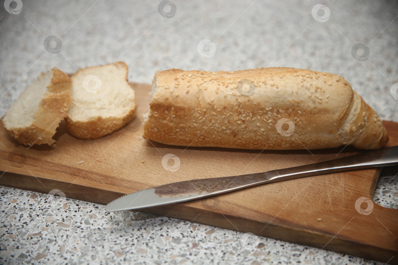 Скачать Белый нарезанный вкусный хлеб фотосток Ozero