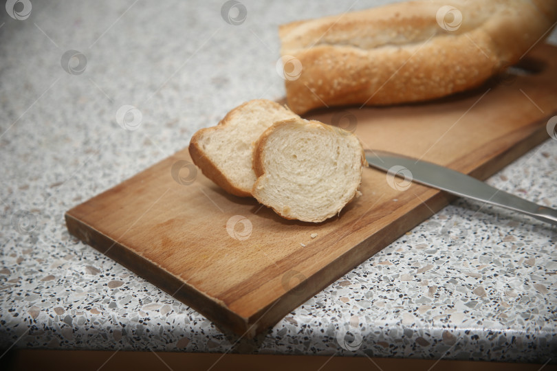 Скачать Белый нарезанный вкусный хлеб фотосток Ozero