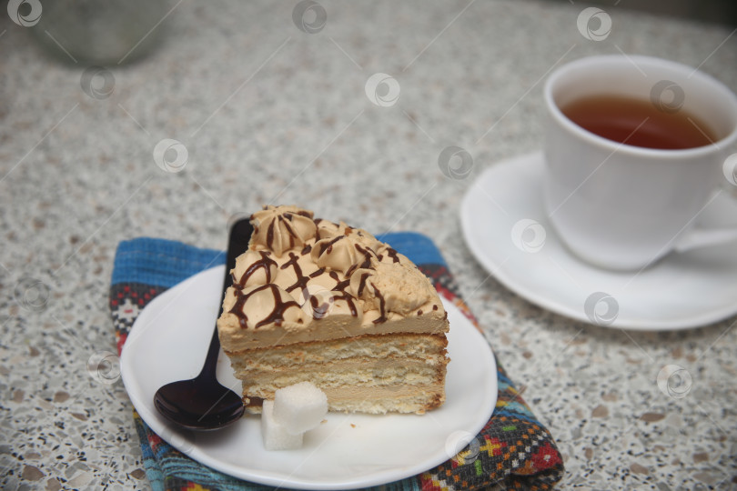 Скачать Кусок карамельного торта фотосток Ozero