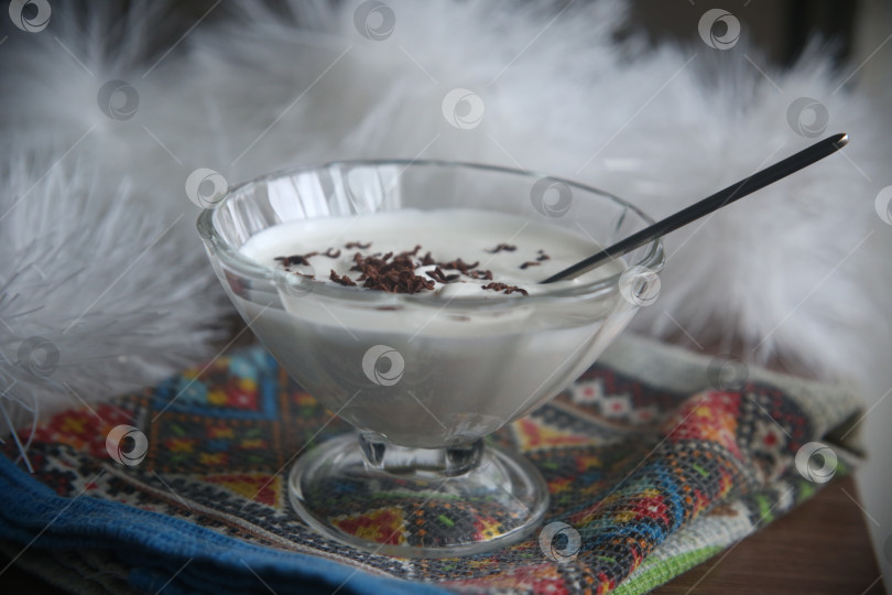 Скачать Взбитый вкусный творог с шоколадом фотосток Ozero