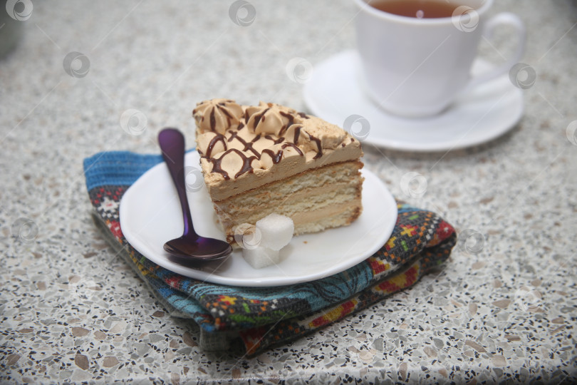 Скачать Кусок карамельного торта фотосток Ozero