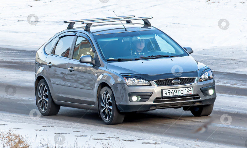 Скачать Россия г.Красноярск 19 ноября 2025г. автомобиль Ford Focus Автомобиль фотосток Ozero