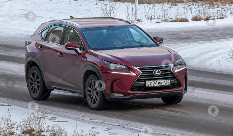 Скачать Россия г.Красноярск 19 ноября 2025г. автомобиль Lexus NX Японский кроссовер фотосток Ozero