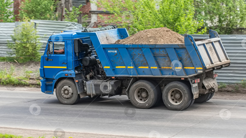 Скачать Россия г.Красноярск 19 ноября 2025г. автомобиль  КАМАЗ 6520 Российский самосвал фотосток Ozero