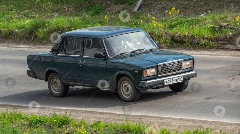 Скачать Россия г.Красноярск 19 ноября 2025г. автомобиль  ВАЗ-2107 фотосток Ozero