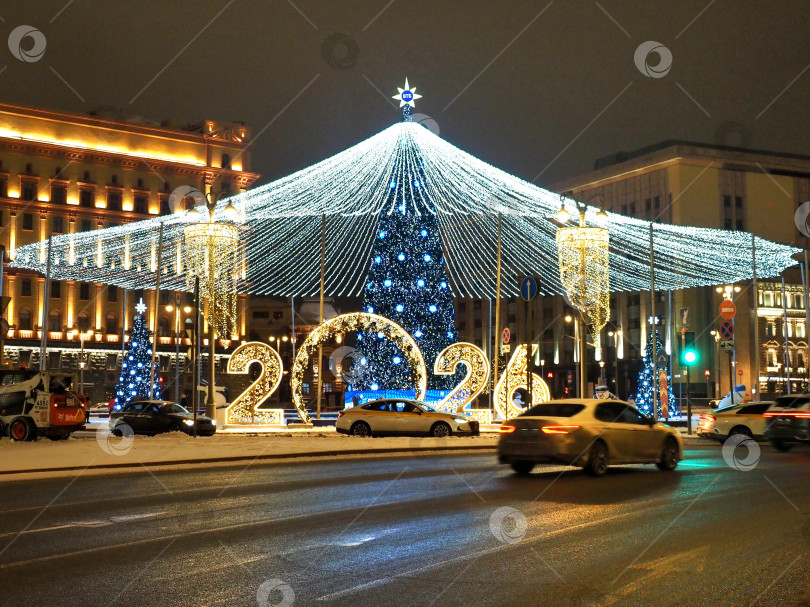 Скачать Елка на Лубянской площади фотосток Ozero