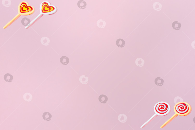 Скачать Креативный узор круглое сердце леденец на палочке плоский пастельно-розовый фон копировальное пространство фотосток Ozero