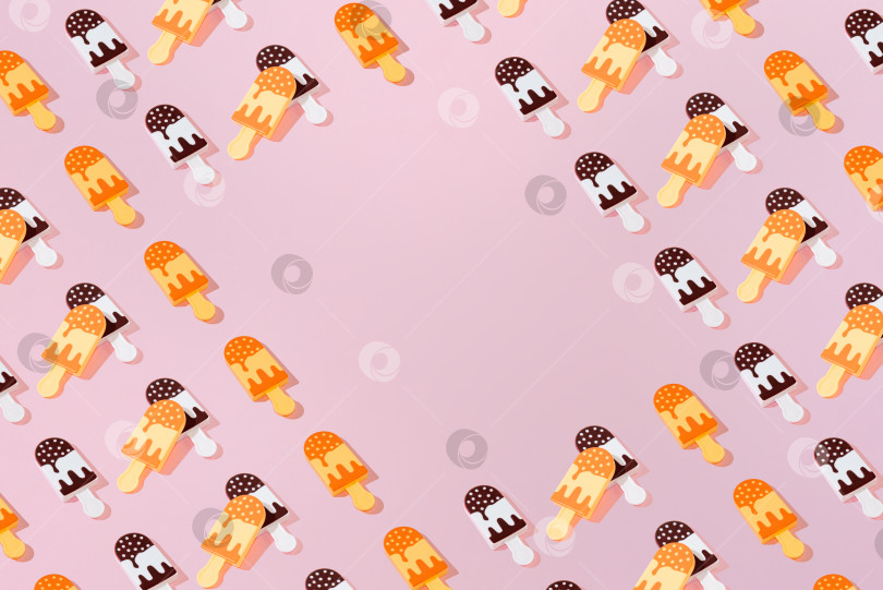 Скачать Креативный узор эскимо из мороженого пастельно-розовый фон копирует минимализм пространства фотосток Ozero