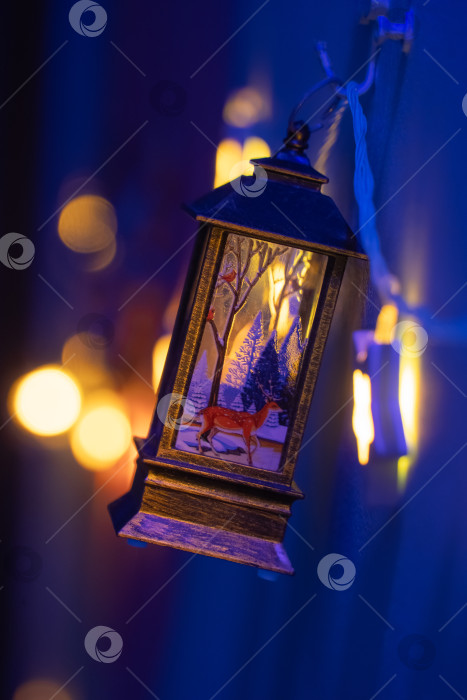 Скачать Рождественские украшения, фонарики и светящиеся гирлянды с шариками фотосток Ozero