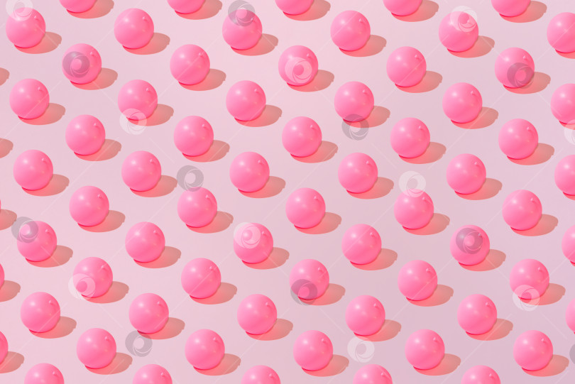 Скачать Креативный абстрактный персиковый узор ровным слоем ложится на пастельно-розовый фон минимализм фотосток Ozero