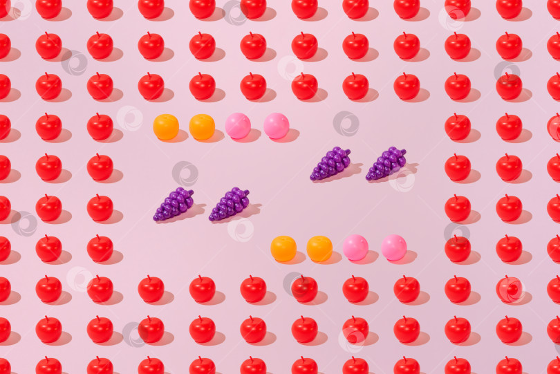 Скачать Креативный узор из яблок апельсинов винограда персиков плоский на розовом фоне минимализм фотосток Ozero