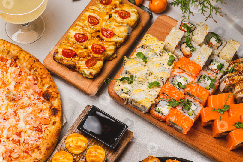 Скачать суши накрывают на стол фотосток Ozero