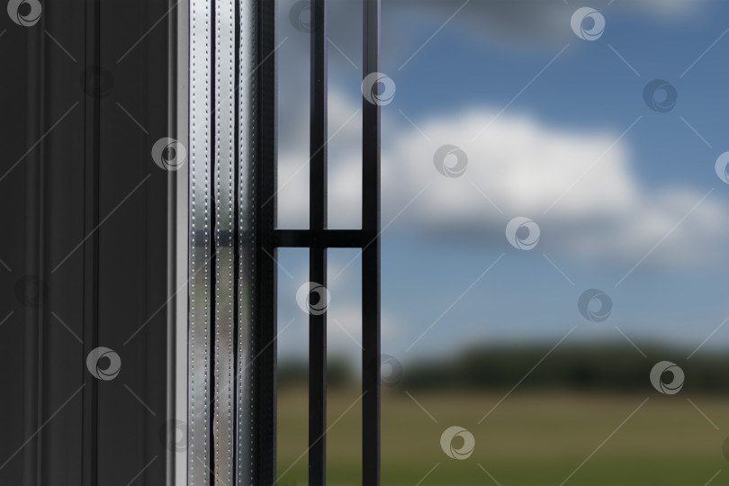 Скачать Фрагмент входной двери со встроенным стеклопакетом фотосток Ozero