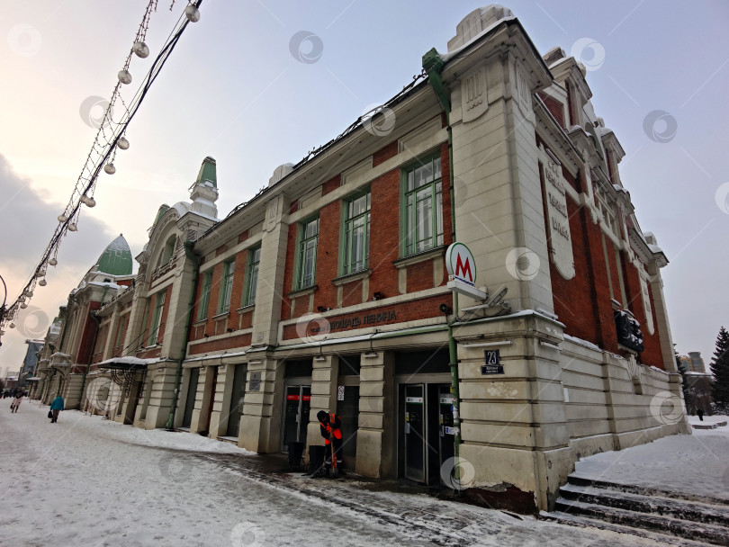 Скачать Краеведческий музей в городе Новосибирск, зимой. Краеведческий музей в Новосибирске, зимой. фотосток Ozero
