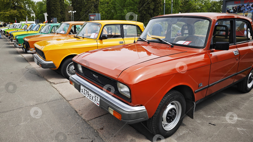 Скачать Классические автомобили Moskvitch представлены на автосалоне в Орле, Россия фотосток Ozero
