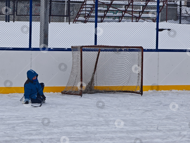 Скачать Хоккейные ворота на льду. Хоккейные ворота на льду. фотосток Ozero