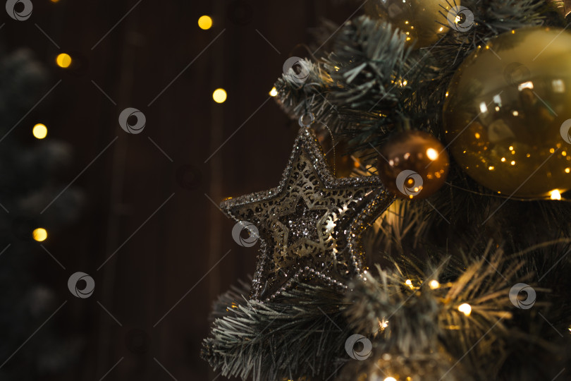 Скачать звезда на рождественской елке, звезда для украшения рождественской елки фотосток Ozero