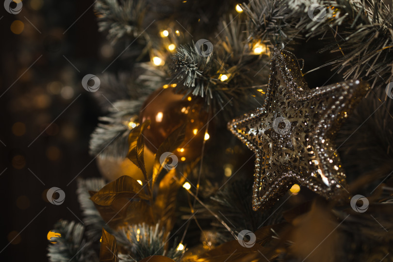 Скачать звезда на рождественской елке, звезда для украшения рождественской елки фотосток Ozero