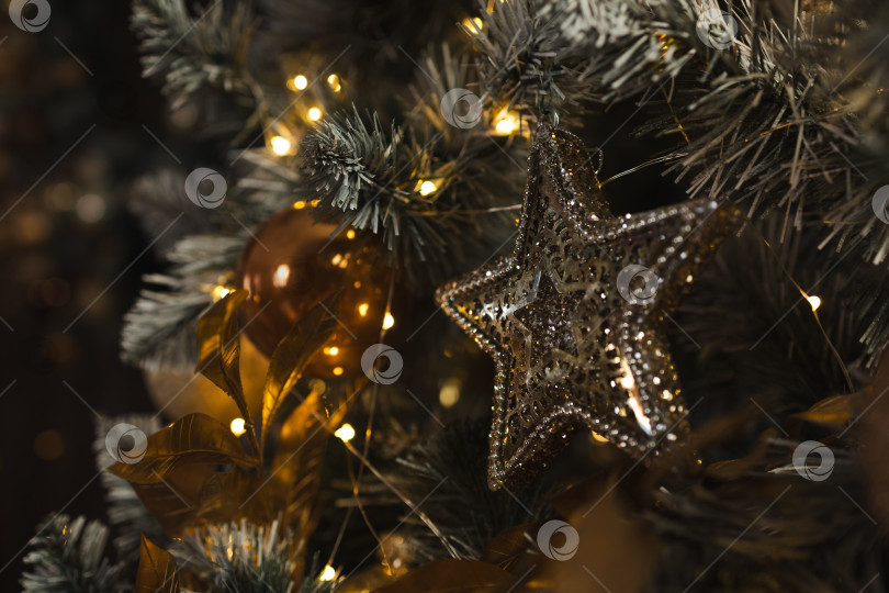 Скачать звезда на рождественской елке, звезда для украшения рождественской елки фотосток Ozero