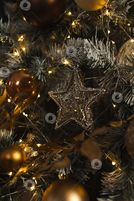 Скачать звезда на рождественской елке, звезда для украшения рождественской елки фотосток Ozero