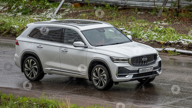 Скачать Россия, Красноярск 27 мая 2025г. автомобиль Geely Monjaro (KX11). фотосток Ozero