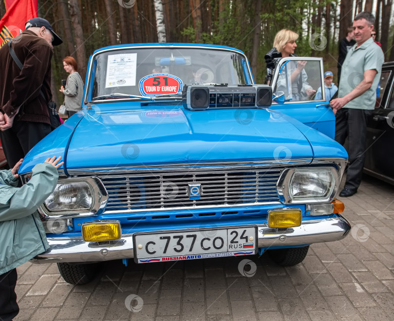 Скачать Россия,Сибирь 27 Мая 2025 год. Автомобиль  «Москвич-408ИЭ» фотосток Ozero