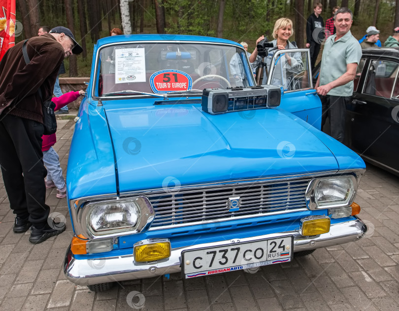 Скачать Россия,Сибирь 27 Мая 2025 год. Автомобиль  «Москвич-408ИЭ» фотосток Ozero