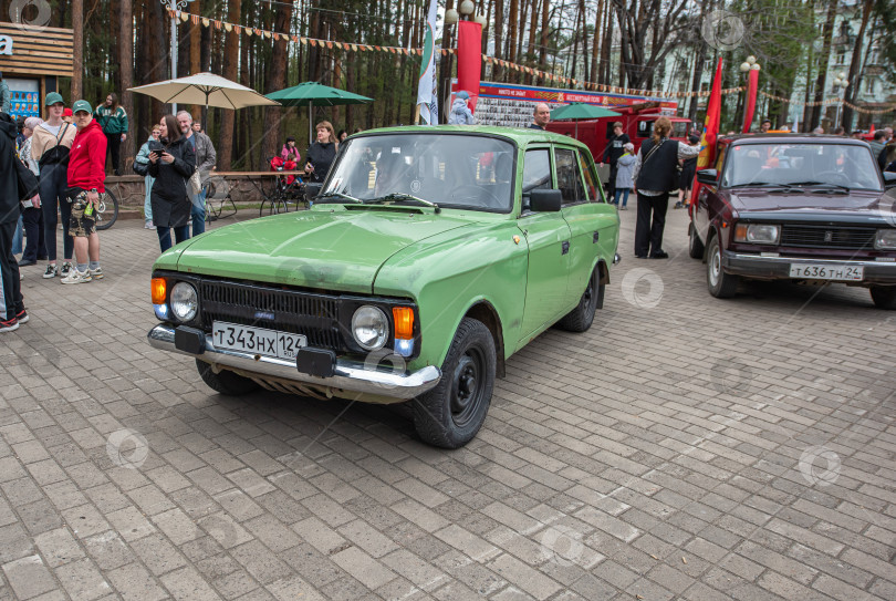 Скачать Россия, Красноярск 27 мая 2025г. автомобиль  Москвич-412 Советский легковой автомобиль фотосток Ozero